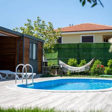 Jasmin L Hotel