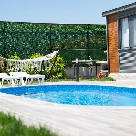 Jasmin L Villa